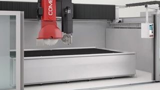 Das Basismodell hat einen festen Werktisch, der aus einer Stahlwanne mit Verschleißlamellen besteht. (Bild: Breton)