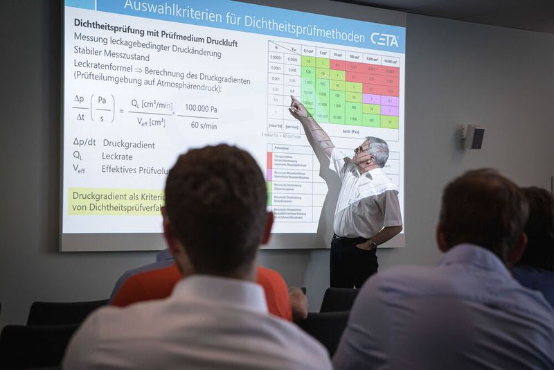 Steckverbinderkongress 2023 Tag 2: Kongress mit Trendthemen von PCF über DC-Steckverbinder, Hybridsteckverbinder, Qualifizierung, Single Pair Ethernet, Hands-on Workshops bis zu 3D-Druck und Konfektionierung. (Bild: Stefan Bausewein)