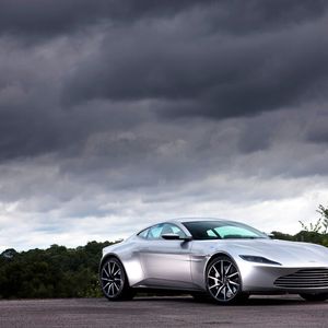 Der Aston Martin DB10 aus „Spectre“ landet auf dem 3. Platz.(Bild:  Aston Martin)