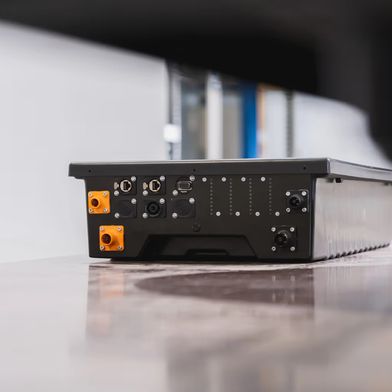 Alloggiamento della batteria nero realizzato al 100% in ABS riciclato (Bild: Formary)
