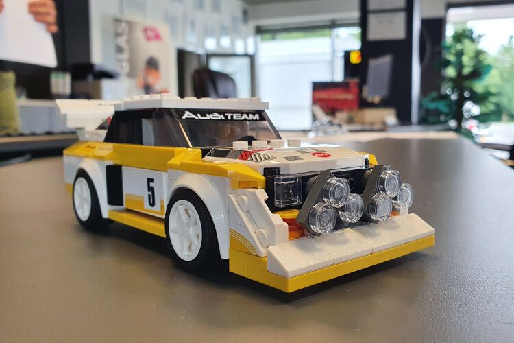 Der Audi Sport Quattro S1 ist für Rallyefans eine echte Legende. Hier allerdings nur als Miniaturmodell aus Klemmbausteinen. (Bild: Schreiner/»kfz-betrieb«)