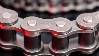 Das Produktsortiment von Nozag umfasst Präzisions-Rollenketten in europäischer Ausführung… (Bild: Nozag)