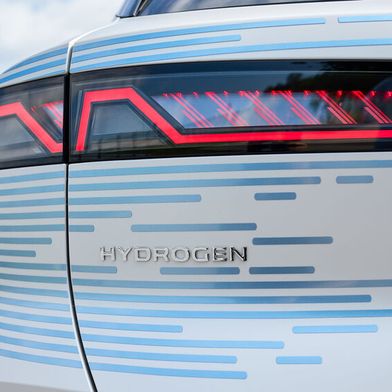 As they move toward production readiness, the BMW iX5 Hydrogen prototypes are undergoing an extensive testing program. (Image:BMW)