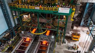 Das ist der Blick in die neue Stranggießanlage 4 (SGA 4) bei Thyssenkrupp Steel Europe in Duisburg. Lesen Sie hier, was dieses größte Einzelprojekt des Stahlkonzerns für die Zukunft der Stahlwirtschaft Deutschlands bedeutet ... (Bild: Thyssenkrupp Steel Europe)