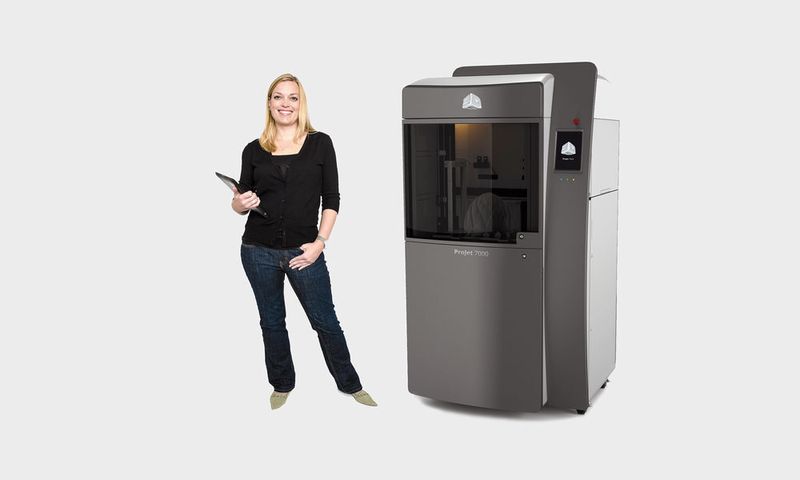 Canon vertreibt ab Januar auch den Projet 7000 von 3D Systems in Deutschland. Er ist das Spitzenmodell des US-Herstellers unter den 3D-Druckern mit Stereolithografie als Drucktechnik. (Bild: 3D Systems)