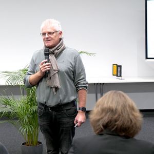 Joachim Syha vom ZDK erläuterte, welche Stufen eine Wettkampfkarriere im Kfz-Gewerbe bietet.(Bild:  Schmidt - VCG)