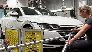 Mit dem neuen WLTP-Verfahren sollen die realen Verbrauchswerte und die Normangaben der Hersteller nicht mehr ganz so weit auseinanderklaffen wie bisher. (Volkswagen)