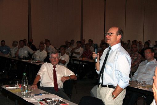 Auch das Publikum beteiligte sich am Kongress. Links im Bild Prof. Josef Graf (NTB St. Gallen) (Bild: U. Heiz)