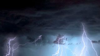 Das Jahr 2015 mag eines der wärmsten Jahre gewesen sein, verzeichnete jedoch auch deutlich weniger Blitze als die vergangenen Jahre, sagen die Messergebnisse des Siemens Blitz-Atlas. (gemeinfrei)