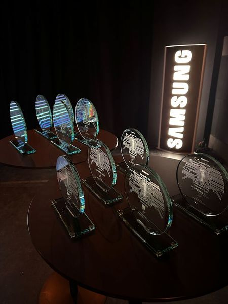Die Awards sind poliert und warten auf ihren Gewinner. (Bild: Vogel IT-Medien GmbH)
