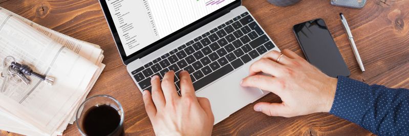 Am heutigen Mittwoch war bislang kein reibungsloses Arbeiten mit Microsoft-Diensten möglich.(Bild:  Kaspars Grinvalds - stock.adobe.com_224458522.jpeg)