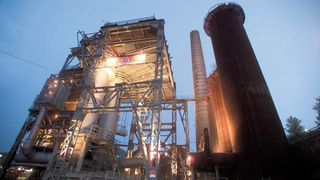 Beim täglichen Transport von flüssigem Eisen für das Eisenwerk Rogesa von der Gießerei Dillingen in den Verarbeitungsbetrieb in Völklingen ist die korrekte Übermittlung der Transportdaten sehr wichtig. (Archiv: Vogel Business Media)