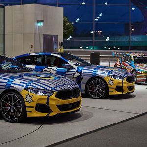 In einer Auflage von 90 Exemplaren produzierte BMW mit Jeff Koons künstlerisch gestaltete Fahrzeuge als mobile Kunstwerke.(Bild:  Editorial Use only)