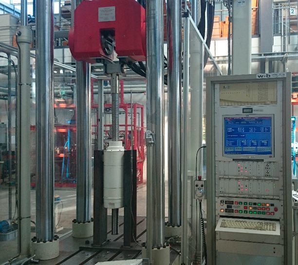 An der TU München fand das Prüfverfahren zum Nachweis der Steifigkeit des Spindelhubelements statt. (Columbus McKinnon Engineered Products)