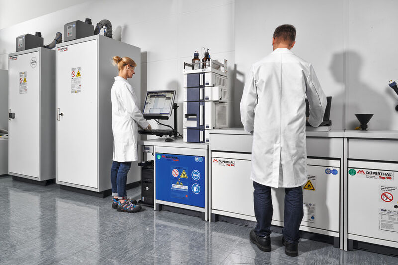 Abb. 1: Die neue HPLC-Service-Station bietet eine sichere Entsorgung enstandener Abfälle in der Flüssigchromatographie. (Bild: Düperthal)