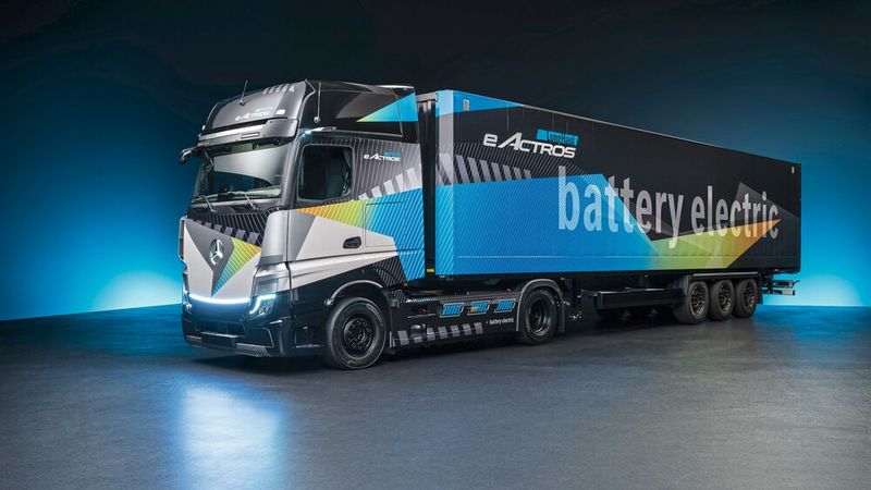 Daimler Truck hat auf der IAA Transportation eine Elektro-Version des Schwer-Lkw Actros vorgestellt. (Bild: Daimler Truck)