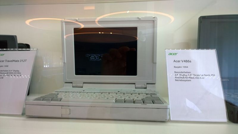 8,4 Zoll misst das Display des Acer V486s aus dem Jahre 1994. (Acer)