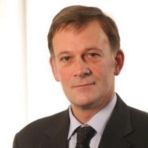 Titel, Name:			Xaver Schmidt  Geburtsjahr, -ort:		 Funktion:			Mitglied des Aufsichtsrats  Firma:				Linde AG Ausbildung:			 1986-1987 			Sozialakademie Dortmund  1978-1981 			Bergwerk Zollverein, Ausbildung zum Bergmechaniker     Berufliche Laufbahn: 2000	Leiter Referat Wohnungsbau 2000	kommissarischer Vorstandssekretär, Finanzen, Bergbau, Mitbestimmung 2004	Vorstandssekretär Mitbestimmung, Betriebsräte, Jugend, berufliche Bildung 2005	Vorstandssekretär Arbeitsmarktpolitik-Umweltschutz-Recht-Veranstaltungs-management 2008	Mitglied des Aufsichtsrats der Linde Aktiengesellschaft (Bild: Linde)