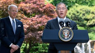 Hyundai-Chef Chung Euisun kündigte bei einem Treffen mit US-Präsident Joe Biden Investitionen von mehr als zehn Milliarden US-Dollar an. (Bild: Hyundai)