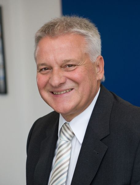 Prof. Dr.-Ing. Jürgen Kletti, Geschäftsführer der MPDV Mikrolab GmbH: „Hydra unterstützt bereits mehr als 880 Unternehmen weltweit dabei, effizienter zu produzieren. Der enge Kontakt von Mold-ID zum Spritzgießwerkzeug ermöglicht eine noch detailliertere Datenerfassung und somit eine konsequentere Nutzung von Hydra.“ (Bild: Balluff / MPDV)