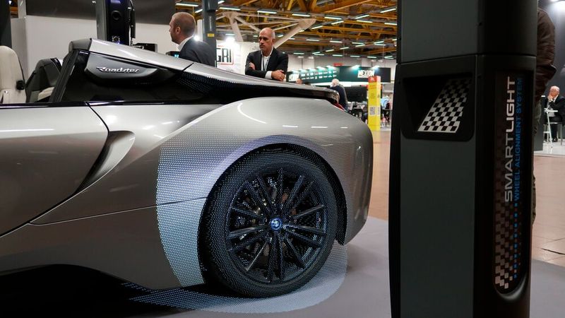 Von Techno Vector stammt dieses berührungslos arbeitende Gerät zur Vermessung der Fahrwerkgeometrie. (Bild: Diehl – VCG)