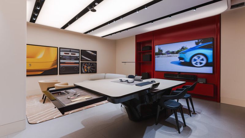 Neubau von Auto Kessel Zug AG in Sihlbrugg (Schweiz): alle Elemente der neuen Corporate Identity von Ferrari erstmals an einem Ort. (Bild: Nicola Fornaciari/SGP)