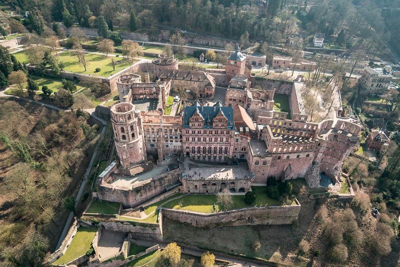 ... wenn auch als Ruine, und nicht mehr als prachtvolles Schloss, das es einst war. (KIT)