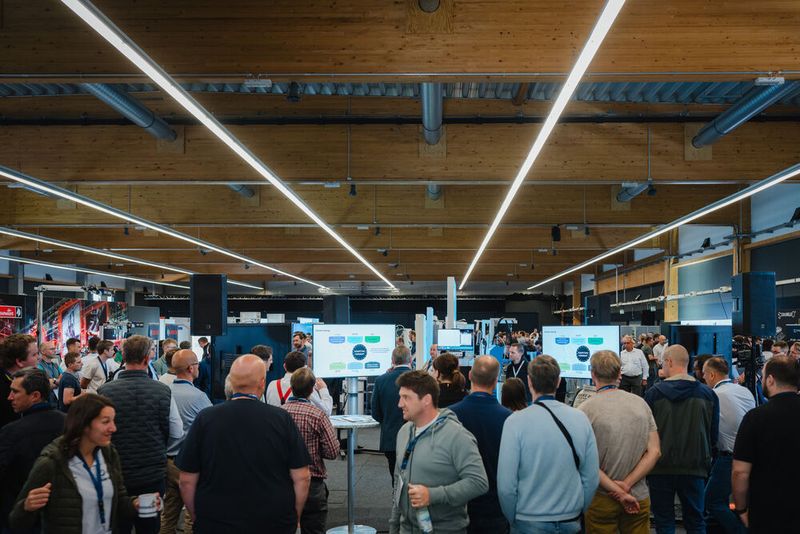 Insgesamt 875 Teilnehmer besuchten die Schraubtec Landshut am 14. Mai 2025 in der Sparkassen Arena. (Tino Boecher)