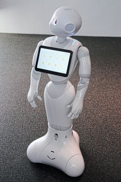 Fleißiger Mitarbeiter: Roboter „Cleverle“ hilft stets weiter.  (Baeuchle/»kfz-betrieb«)