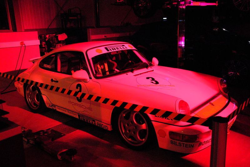 Der 964 war der vorletzte luftgekühlte 911 und ebenfalls zu bestaunen. (Uhl/»kfz-betrieb«)