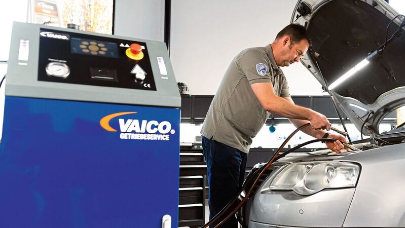 Mit dem neuen Vaico-Getriebeservice können sich Werkstätten in Sachen Pflege und Wartung von Automatikgetrieben am Markt platzieren.