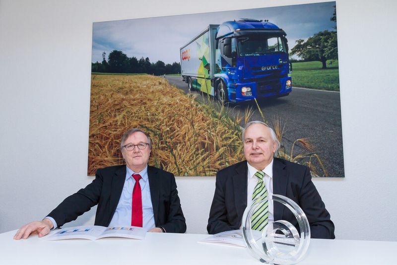 Hansjörg Cueni, CEO, und Roger Miauton, CFO, von E-Force One haben für ihre Pionierleistung in Deutschland den eCarTec Award erhalten. (Bild: Tobi Stiller)