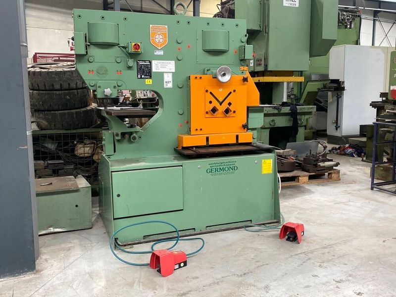 Stanzen und Schneiden kombiniert diese Paddimax 1002 von Peddinghaus, die man bis 1. Juni ebenfalls günstig bei Surplex ersteigern kann. (Bild: Surplex)