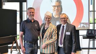 Der neue Vorstand der Gütegemeinschaft Autoberufe: (v. li.) Carsten Siebers von Volkswagen, Birgit Behrens vom ZDK und Peter Schieder von Mitsubishi. Das ausgeschiedene Vorstandsmitglied Heiko Schmidt von Audi war digital zugeschaltet. (Bild: Schmidt - VCG)