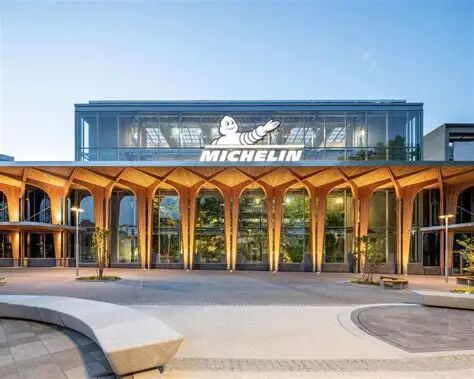 Beim Reifenhersteller Michelin läuft es, wie bei vielen Autozulieferern, nicht wirklich rund. Nachdem man für das dritte Quartal 2025 das Ergebnis senken musste, befürchtet man für 2026 keine wirkliche Verbesserung der Geschäfte.(Bild:  Michelin)