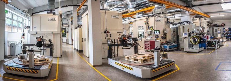 In seiner modernen Produktion stellt Quittenbaum jährlich mehrere Hundert Millionen Präzisions-Stanz-Biegeteile her.  (Bild: Quittenbaum GmbH)