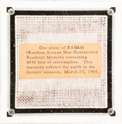 Fein gewoben: Der Ferritkernspeicher aus dem Bordcomputer der Gemini-3-Kapsel (Heritage Auctions)