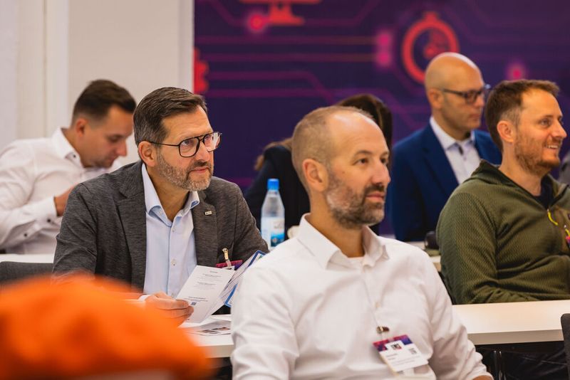 Impressionen vom 24. Würzburger EMS-Tag: Im Mittelpunkt standen aktuelle Branchenthemen, praxisnahe Impulse und insbesondere der persönliche Austausch innerhalb der EMS-Community. (Bild: Stefan Bausewein)
