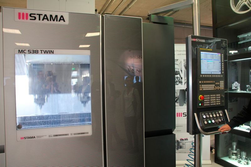 Chiron zeigte auf der Hausmesse Open House vom 9. bis 11. März zahlreiche innovative Technologien und Anwendungen für höchste Präzision und Dynamik. Erstmals präsentierten sich auf der Open House alle Mitglieder der Unternehmensgruppe: neben Chiron auch Stama, Scherer und CMS. (Bild: Sonnenberg)