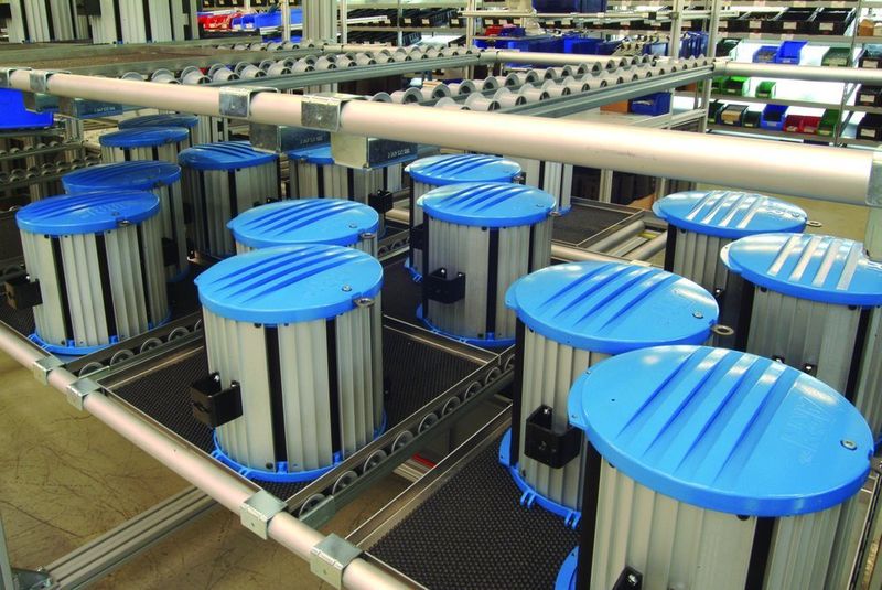 Die bestückten Werkstückträger werden über die XLean-Regalsysteme zugeführt.Bilder: Bosch Rexroth (Archiv: Vogel Business Media)