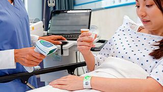 Durch die Arbeit an und mit den Patienten haben Pflegekräfte viele Ideen, wie sich Abläufe durch den Einsatz von Technologie verbessern lassen. (Zebra Technologies)