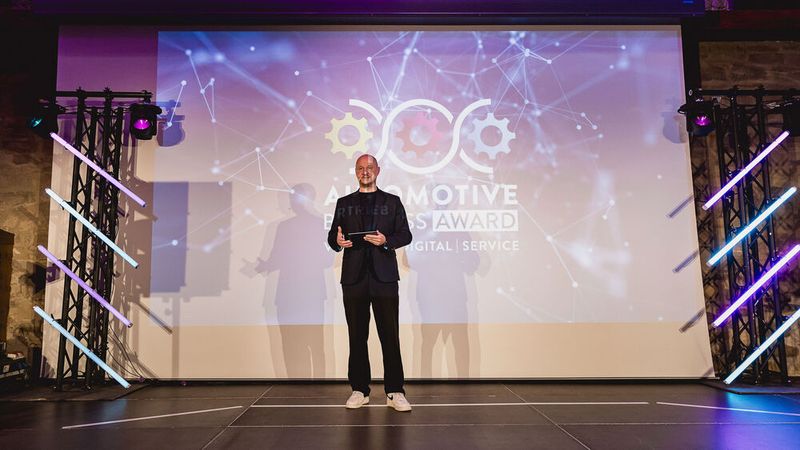 Tobi Grimm moderierte die Preisverleihung. (Stefan Bausewein)