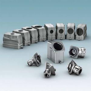 Bild 2: Mit seinen vier Kabelverschraubungen - von M20 bis M40 - ersetzt der Evo-Steckverbinder acht Tüllen-Gehäuse(Bild:  Phoenix Contact)