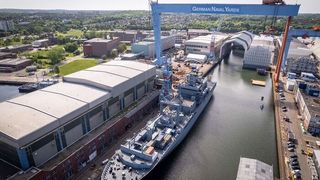 Blick auf die Kieler Werft CMN Naval Yards, die derzeit sowohl Rheinmetall als auch TKMS kauftechnisch im Visier haben. Rheinmetall hat zwar mehr Geld, aber TKMS hat dazu auch was zu sagen ... (Bild: CMN Naval Yards)