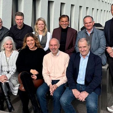 Der Programmbeirat traf sich bei Vogel IT-Medien in Augsburg. Hinten V.l.: Christian Richter-Ferenczi (Hess. Ministerium für Digitales), Florian Wanner (Kite Consult), Eva Kanzler (Vogel IT-Akademie), Christian Zipp (nexSpace Datacenter), Erwin Breneis (HPE), Ronald Weise (Bechtle), Roland Wagner (GePlan). Vorne V.l.: Katharina Rimkus (Vogel IT-Akademie), Paula Breukel und Ulrike Ostler (DataCenter-Insider), Franziska Magai (Vogel IT-Akademie), Thomas von Wittern (Datahall),  Steffen Breiter (Siemens). (Bild: Vogel IT-Medien)