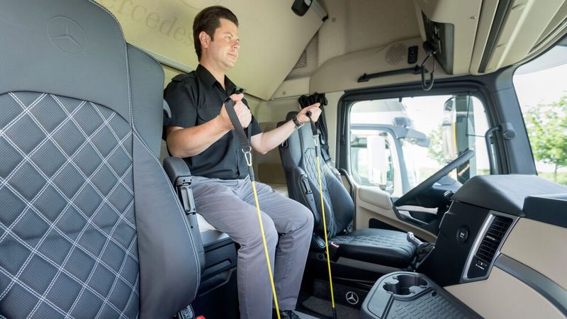 Im Actros mit Giga-Space-Fahrerhaus ist besonders viel Platz. (Bild: Daimler)