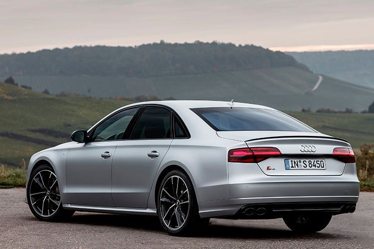 Für die Plus-Version hat Audi die Spreizung der Luftfederung zwischen der praktisch unveränderten Einstellung „comfort“ und den zusätzlichen Modi „auto“ und „dynamic“ spürbar vergrößert. (Foto: Hersteller)