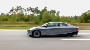 Die Studie „Mission Efficiency“ nutzt den Serienantrieb der aktuellen MEB-Plattform. Durch eine spezielle Aerodynamik kommt das Fahrzeug auf einen Verbrauch unter sieben kWh pro 100 km. (Bild: Volkswagen AG)