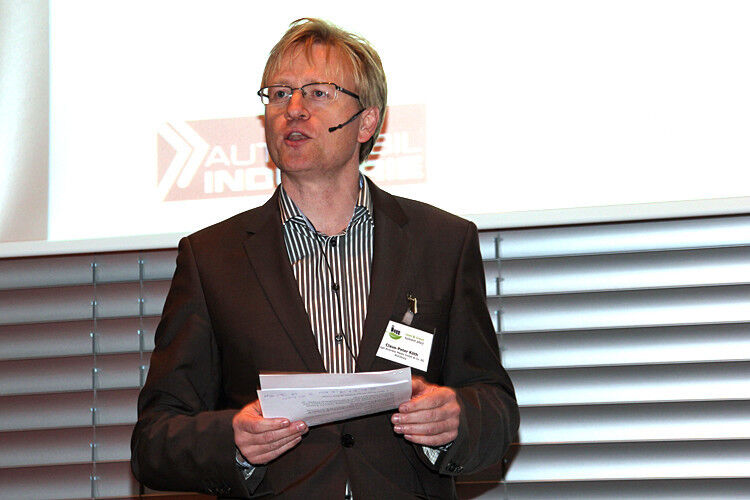 Claus-Peter Köth, Chefredakteur »Automobil Industrie«, übergab die Awards in der Kategorie „Automotive“ sowie die Sonderpreise. (Foto: Vogel Business Media)