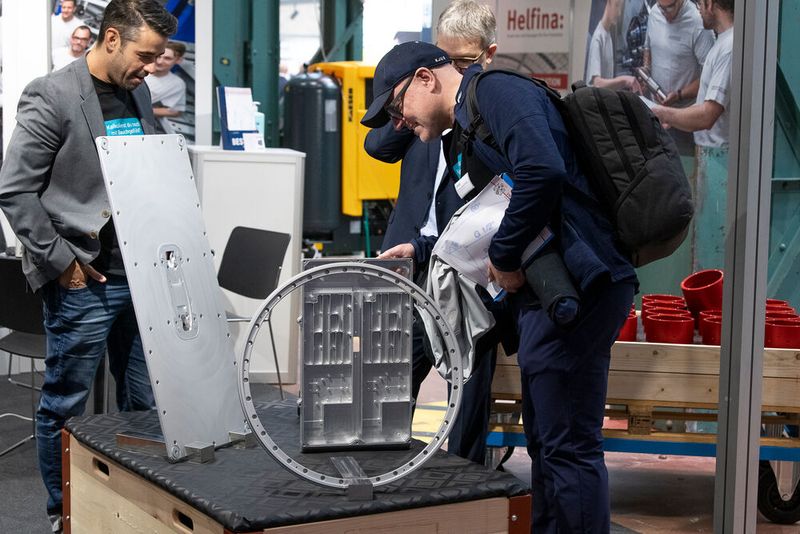 Interessierte Besucher - zufriedene Aussteller. (Bild: Thomas Entzeroth)